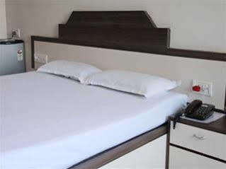 Hotel Madhuban Mahābaleshwar Kültér fotó